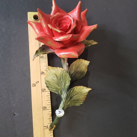 Beautiful Vintage Capodimonte Fine Porcelain Red and Gold Rose Figurine 7" - Picture 10 of 10